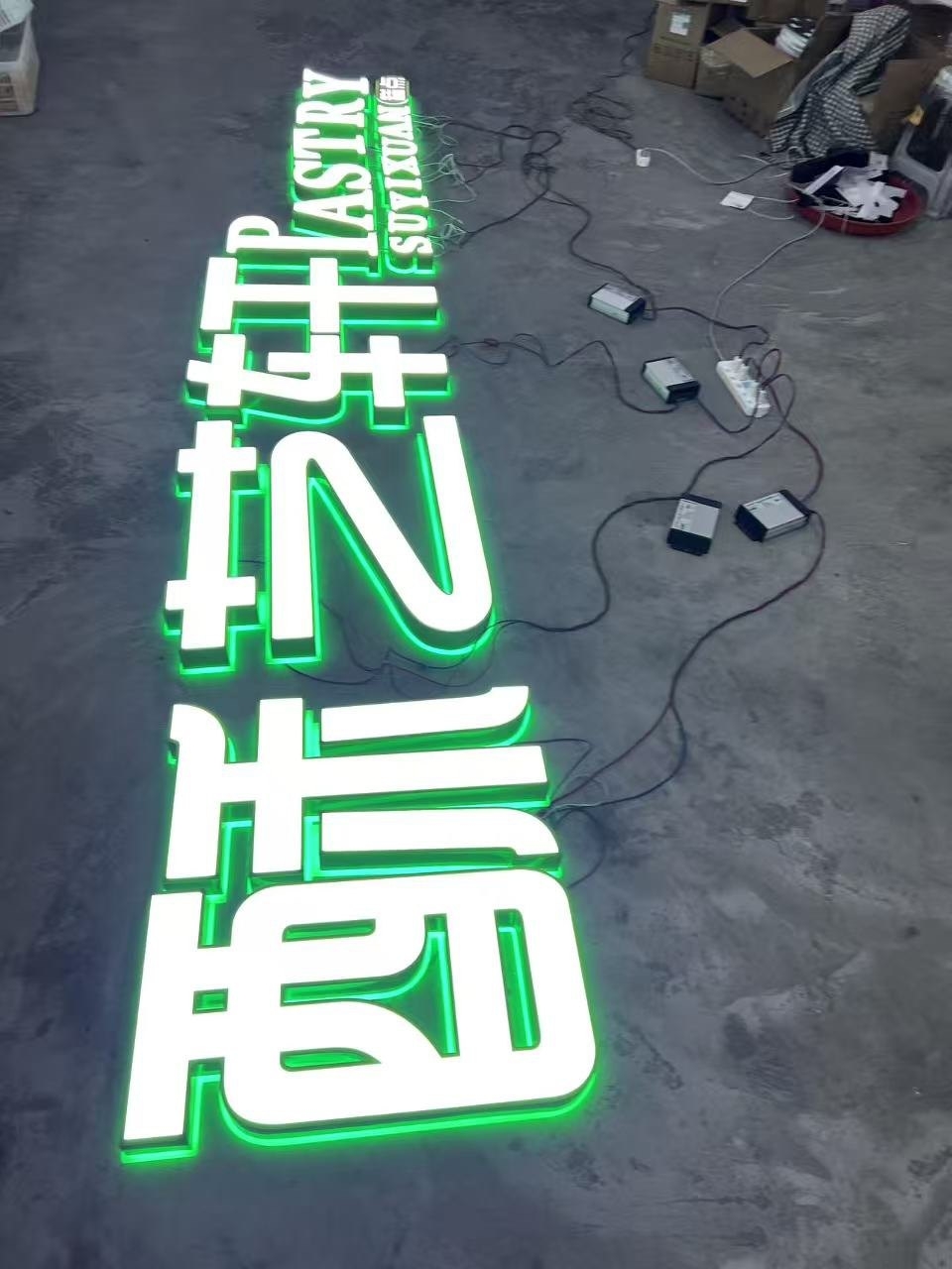 上海发光字定制公司｜不锈钢背发光字制作安装本地厂家