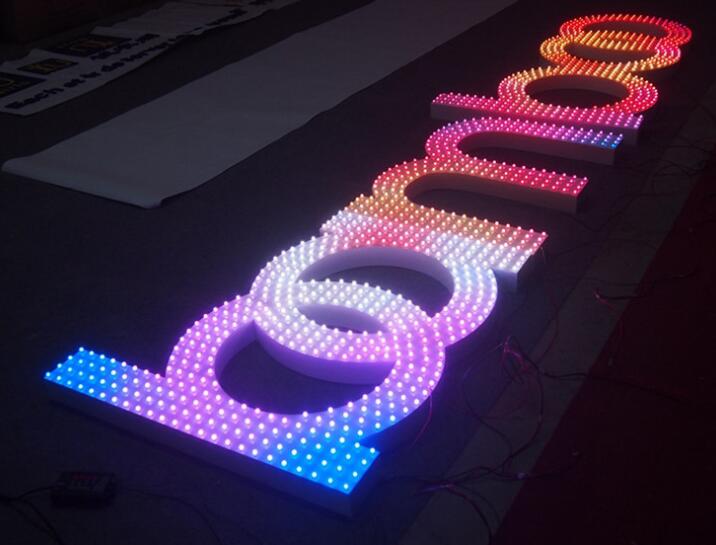 LED外露发光字和吸塑字哪个更好